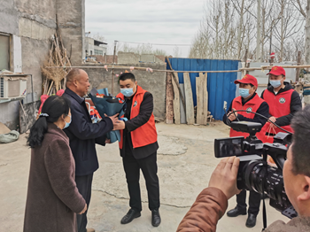 睢阳区退役军人事务局看望慰问见义勇为七旬退役军人吴长修
