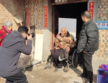 示范区民安办事处退役军人服务站： 上门入户办理优待证 关爱服务老兵零距离